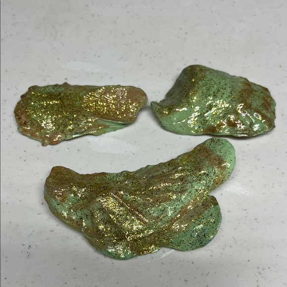 Hand Painted Green and Gold Decorative Shells - Picture 4 of 10